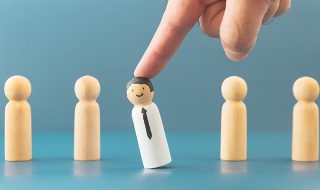 変わる人事評価制度。成果主義への対応と360度評価の重要性