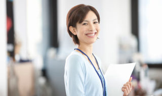 メラビアンの法則とは？非言語コミュニケーションにおける誤解と正しい理解、具体例も紹介