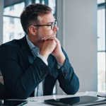 フィードバックはなぜ成長につながるのか？行動変容が生まれる理由と共通点を解説